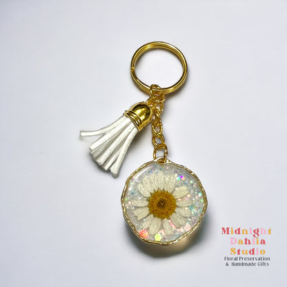Real pressed flower keychain white daisy.  Great gift for woman women and teen.