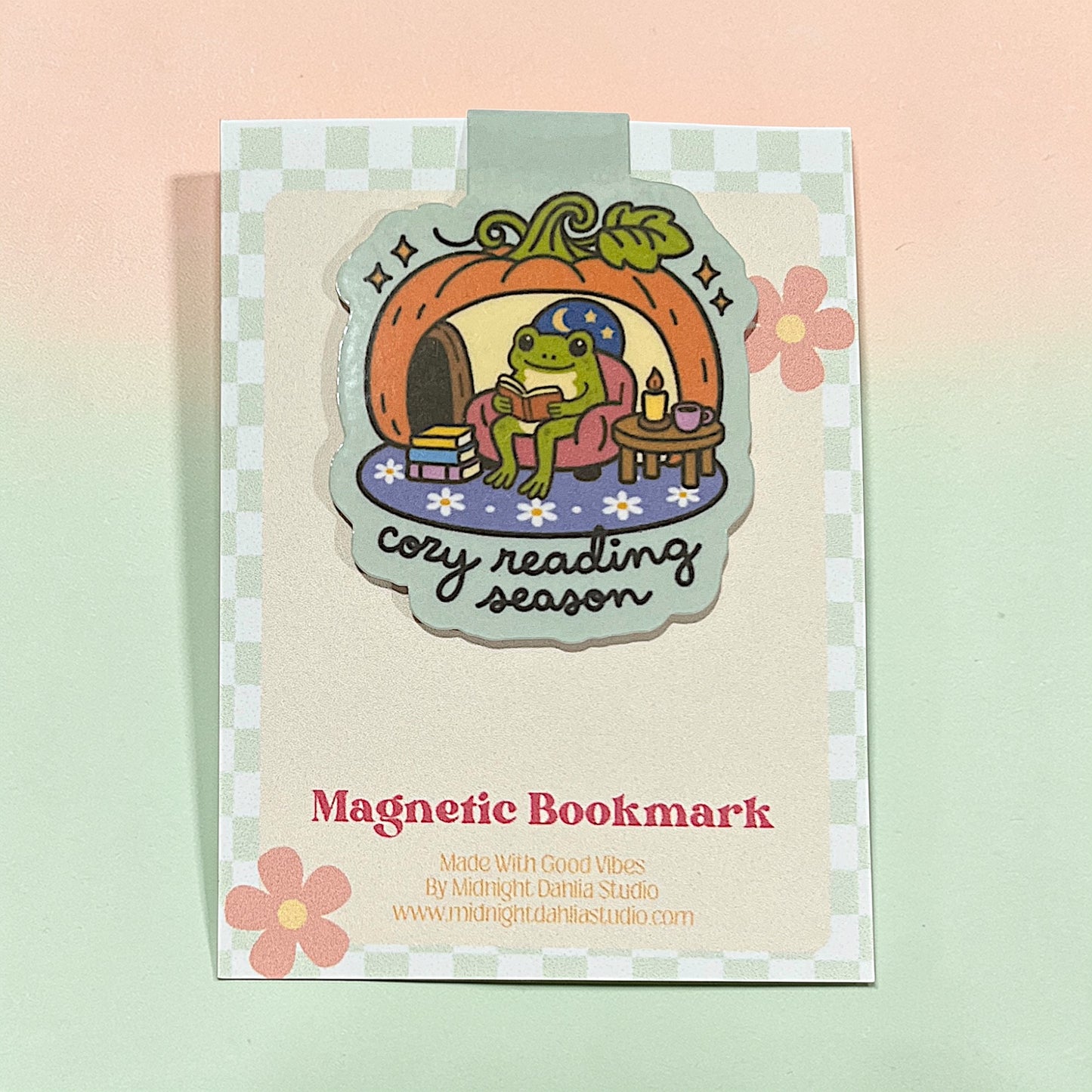 Magnetic bookmark with a frog reading a book design on a pastel background